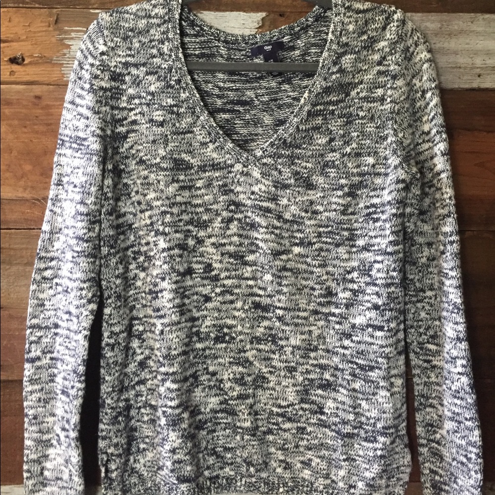 Gap sweater